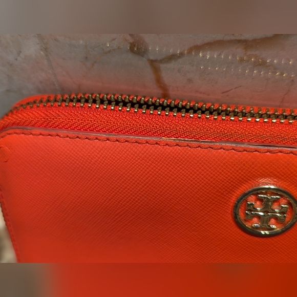 Tory Burch zip wallet - Picture 2 of 6